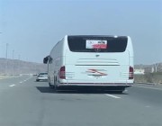 “المرور” يتفاعل مع فيديو رصد تنقل قائد باص بين المسارات بسرعة عالية بمكة