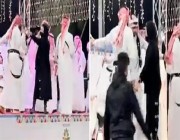 فيديو لفتاة تحاول مشاركة الرجال أداء العرضة بمهرجان في الباحة.. ومسؤول يكشف التفاصيل