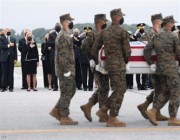 بايدن يستقبل جـثامين الجنود الأميركيين الذين قـتلوا بأفغانستان