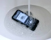 تطبيق ذكي لاختبار مقاومة الهواتف الذكية للماء