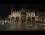 ظاهرة المد تُغرق ساحة سان ماركو في مدينة البندقية الإيطالية