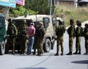 قوات الاحتلال تعتقل ثمانية فلسطينيين من الخليل وبلدة دير استيا