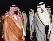 وزير الداخلية يصل إلى الدوحة ويلتقي رئيس الوزراء القطري