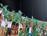 عمانيون يشاركون جماهير الأخضر الاحتفال بالفوز في تصفيات المونديال (فيديو)