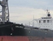تعويم سفينة ضخمة جنحت في قناة السويس المصرية