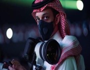 اشتهر بلقب “قناص اللحظات الاستثنائية”.. مصور سعودي يجذب الأنظار إليه بصوره المميزة
