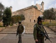 الاحتلال الإسرائيلي يغلق الحرم الإبراهيمي بالقوة ويعتدي على المصلين