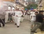 فيديو.. كويتيون يحتفلون باليوم الوطني السعودي الـ 91 في مجمع “الأفنيوز” بالكويت