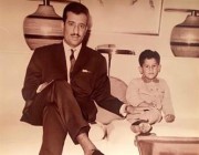 صورة نادرة للملك سلمان وابنه الأمير عبد العزيز في الطفولة
