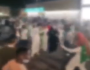 القبض على 3 مواطنين ارتكبوا جريمة التحرش بفتاة في أحد الأماكن العامة بالمدينة المنورة (فيديو)