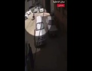 الإطاحة بـ3 يمنيين سلبوا أحد المارة تحت تهديد السلاح 