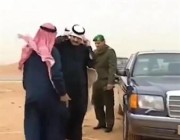 فيديو نادر للملكين فهد وسلمان في رحلة برية