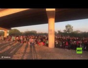 أكثر من 10 آلاف مهاجر يحتشدون تحت جسر في تكساس الأمريكية