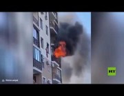 رجل ينقذ نفسه من حريق بصعوده حافة المبنى في جنوب روسيا