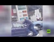 سائق يهدد آخر بسكين في طابور الوقود بلندن