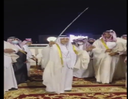 شاهد.. الأمير خالد الفيصل والأمير تركي الفيصل يشاركان في أداء العرضة