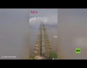 عسكريون صينيون يشيدون جسراً عائماً بطول ألف متر