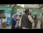 عناصر من طالبان يحاولون تفريق مظاهرة نسائية تطالب بالتعليم للنساء