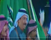 فيديو نادر للملك سلمان يؤدي العرضة خلال استقبال أهالي تبوك للملك فهد