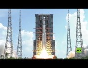 لحظة إطلاق صاروخ يحمل مركبة شحن فضائية في الصين