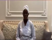 موقف إنساني من معلمة تفاجأت بقدوم عاملتها “حامل” من أوغندا (فيديو)