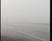 هطول أمطار غزيرة وصواعق عنيفة شمال مكة المكرمة (فيديو)