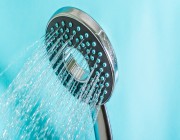 يؤثر على صحة الدماغ والقلب.. دراسة تحذر من الاستحمام بالماء الساخن يوميًا