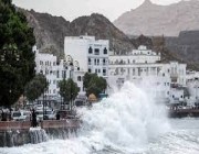 انخفاض تصنيف الإعصار “شاهين” بسلطنة عمان إلى عاصفة مدارية