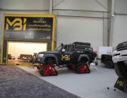 سيارات الدفع الرباعي المعدلة تستهوي زوار معرض الصقور والصيد السعودي الدولي (صور)