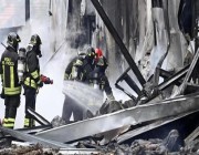 اصطدام طائرة بمبنى في إيطاليا.. وفيديو يوثق الخسائر