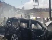 انفجار سيارة مفخخة استهدفت موكب محافظ عدن.. والأخير يؤكد أنه بخير