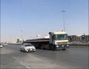 رصده مقطع فيديو.. “المرور” يضبط قائد شاحنة توقف وسط الطريق العام