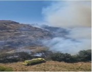 “الدفاع المدني” يحاصر حريقاً نشب في جبال “العثربان” بـ”أبها” (فيديو)