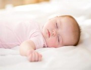 دراسات تكشف العلاقة بين النوم وزيادة الوزن لدى الأطفال حديثي الولادة