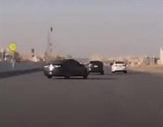 فيديو لشخص يمارس التفحيط بين المركبات في الرياض.. و”المرور” يضبطه