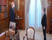 أول “رئيسة وزراء” بتاريخ العرب تؤدي اليمين الدستورية أمام الرئيس التونسي