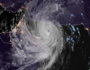 إعصار “شاهين” يضرب المناطق اليابسة بسلطنة عمان