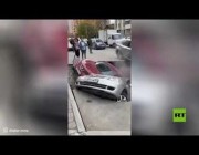 انهيار أرضي يبتلع عدداً من السيارات في مدينة نوفوسيبيرسك الروسية