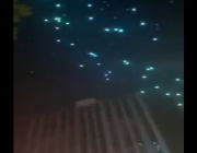 تحطم طائرات درون يرسم لوحة من الشهب في سماء الصين (فيديو)