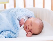 دراسة تكشف عن علاقة النوم والاستيقاظ ليلًا بزيادة الوزن لدى الرضع