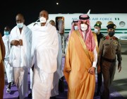 رئيس جمهورية نيجيريا يصل جدة لأداء مناسك العمرة