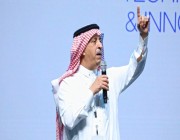 سعود المتحمي.. لمسة وفاء للمعيد الذي تدرج في عمله حتى عيّن وزير دولة (فيديو)