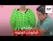 شاب صيني يصنع أشياء متنوعة وملابس من البالونات