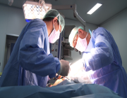 عملية ناجحة لاستئصال ورم من جمجمة طفل في مستشفى الولادة والأطفال بحفر الباطن