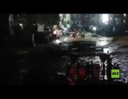 فيضانات عارمة تجرف سيارات بعد إعصار “شاهين” بمحافظة حضرموت في اليمن