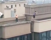 فيديو يحبس الأنفاس.. طفل يقفز بين مبنيين مكونين من 27 طابقًا في الصين