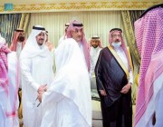 أبناء الأمير عبدالرحمن بن عبدالعزيز يستقبلون المعزين في وفـاة أخيهم سعود