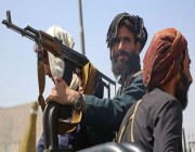 شاهد.. عناصر من طالبان يعدمون طفل قاصر بالرصاص