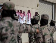 شاهد.. جنديات سعوديات يقدمن عرضاً عسكرياً أمام وزير الداخلية