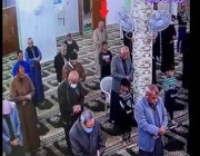 شاهد.. وفـاة مسن عراقي أثناء أدائه الصلاة